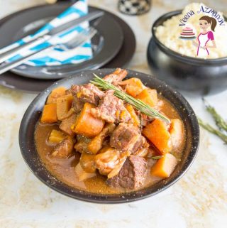 How to make slow-cooked stew in a crock pot with beef and veggies