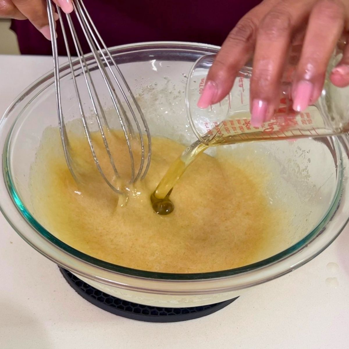 Lightly whip the eggs with sugar and oil.