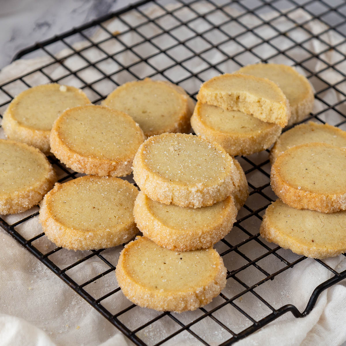 Fresh baked cardamom cookies on the table.