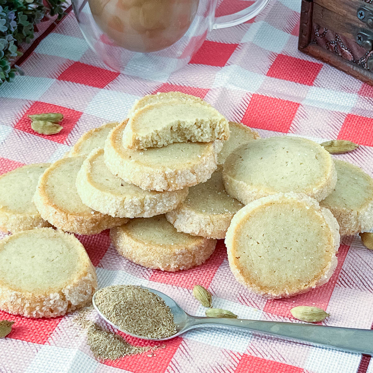 Fresh baked cardamom cookies on the table.