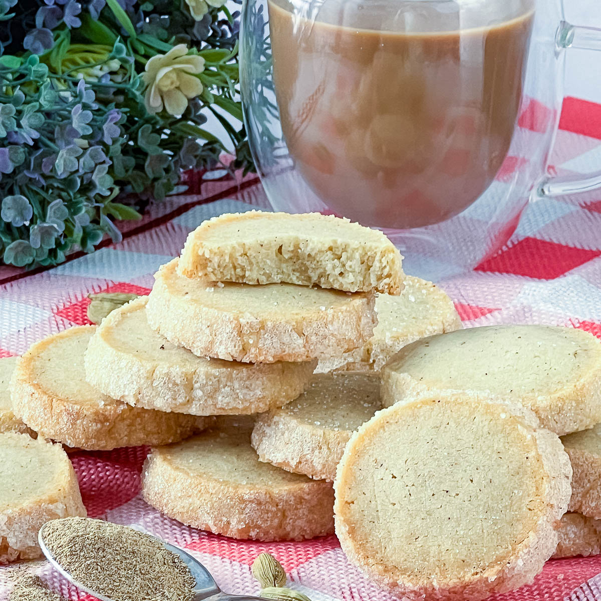 Fresh baked cardamom cookies on the table.