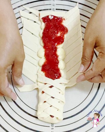 How to braid puff pastry with filling