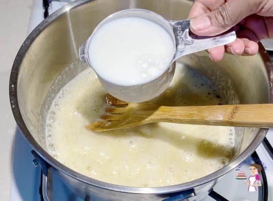 Preparing the white sauce for the homemade pizza