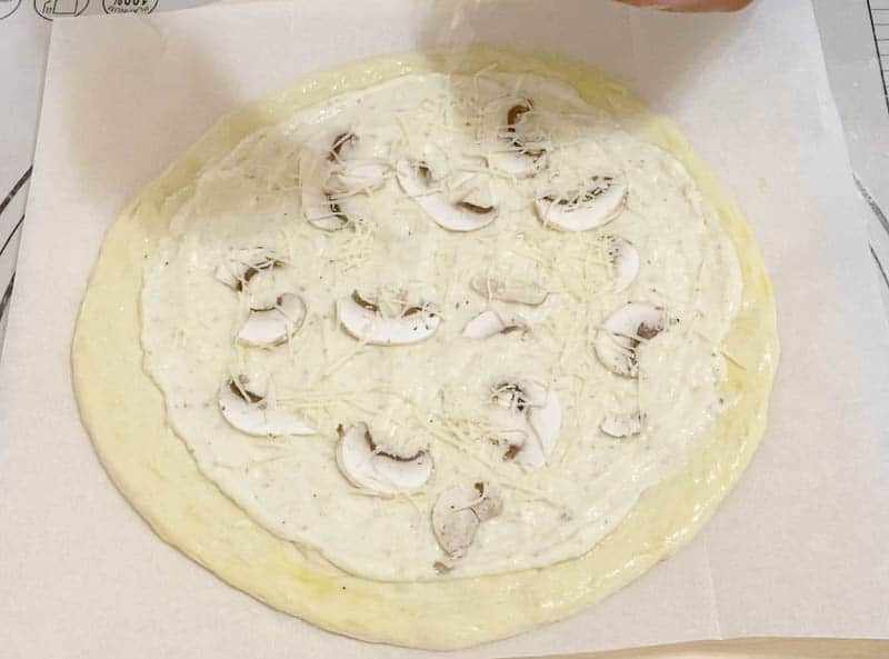 spread the white sauce on the pizza dough