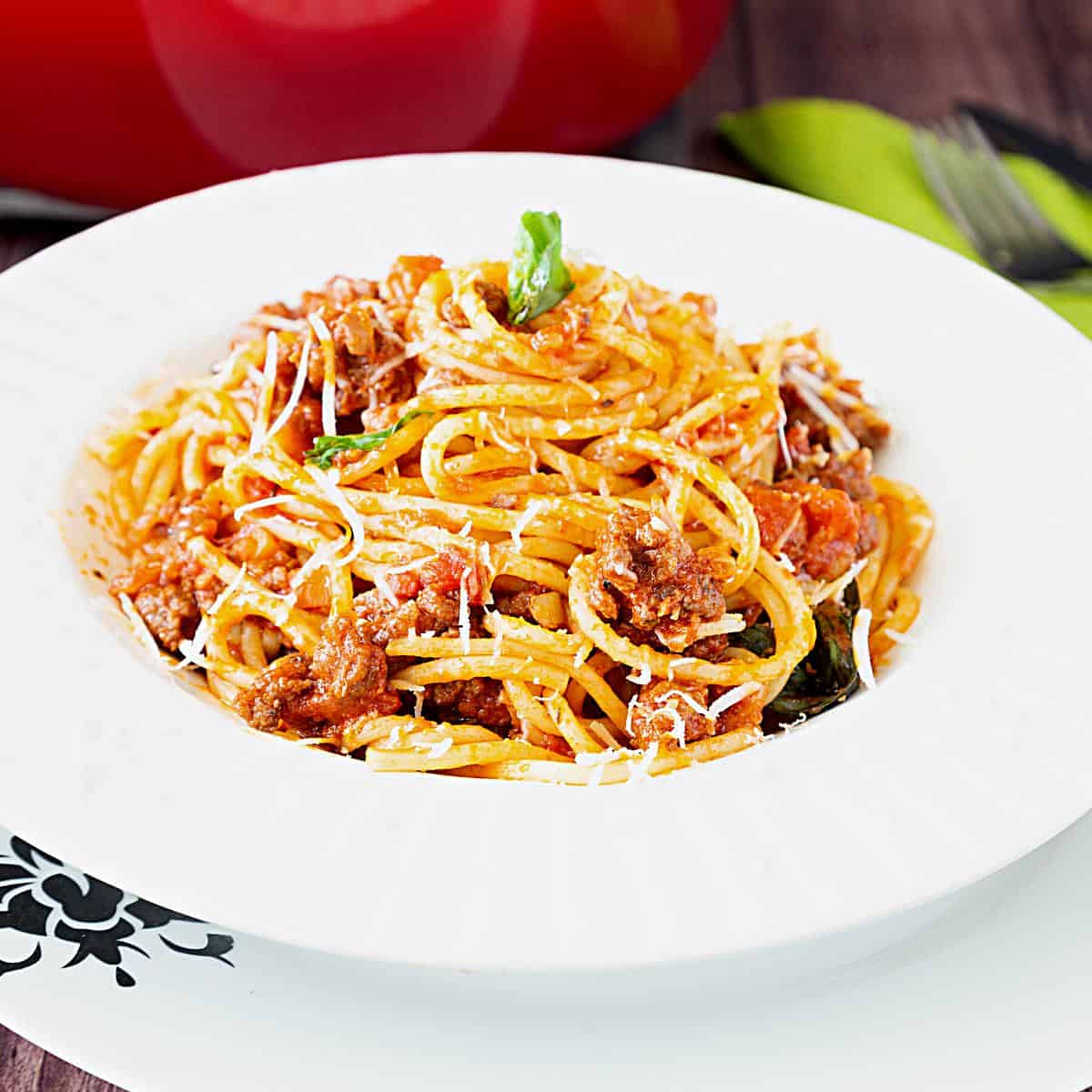 A plate with spaghetti and bolognese.