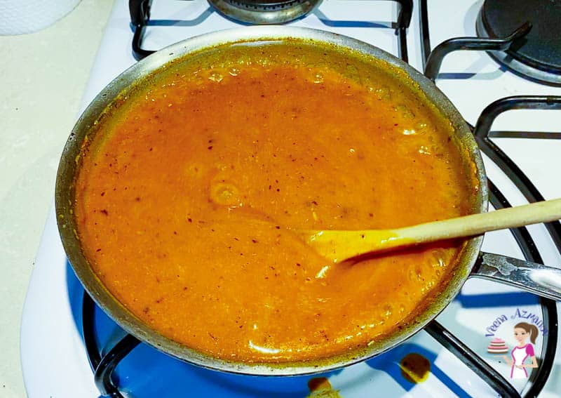A bowl of enchilada sauce.