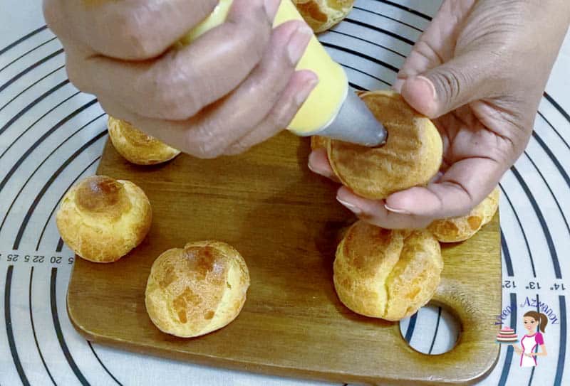 Fill the cream puffs with pastry cream