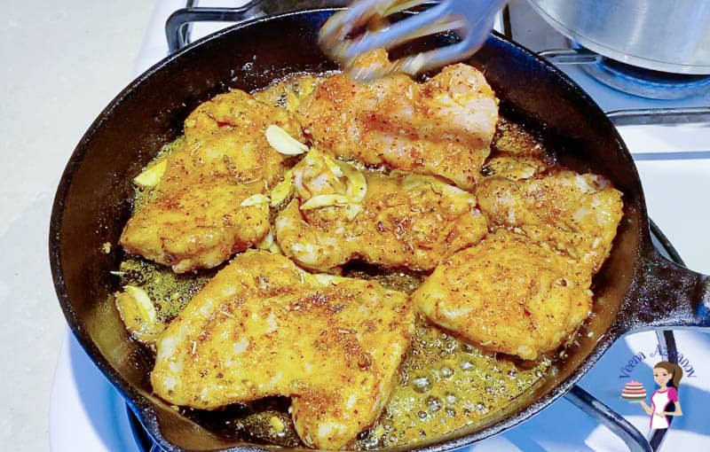 How to make chicken in a skillet with paprika