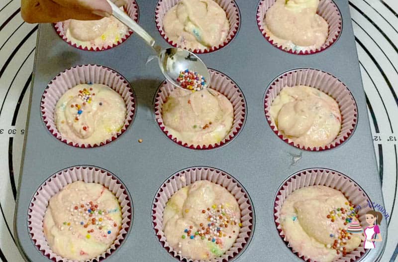 Fill the cupcakes liners with batter.