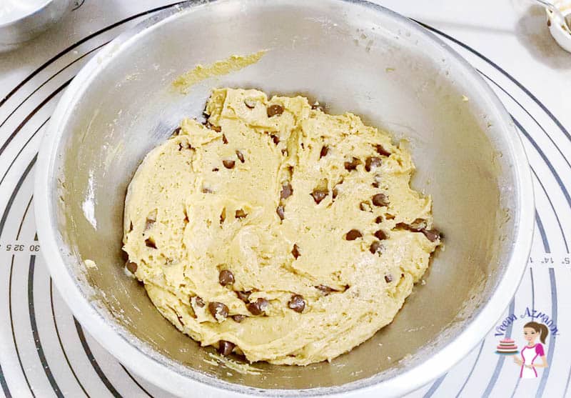 Prepare the cookie dough with chocolate chips