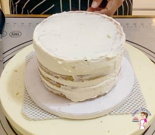 Add more frosting to the cake