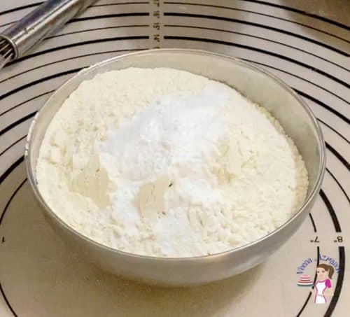 How to make a cake with desiccated coconut and coconut cream