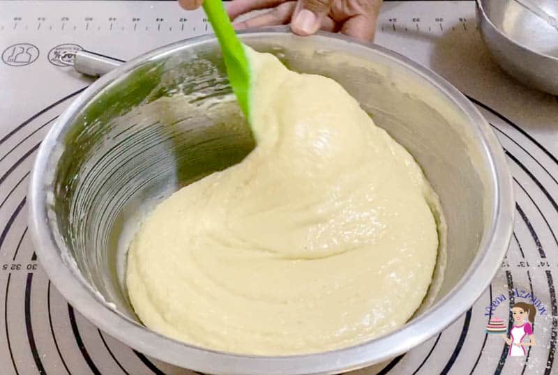 How to make a cake with desiccated coconut and coconut cream