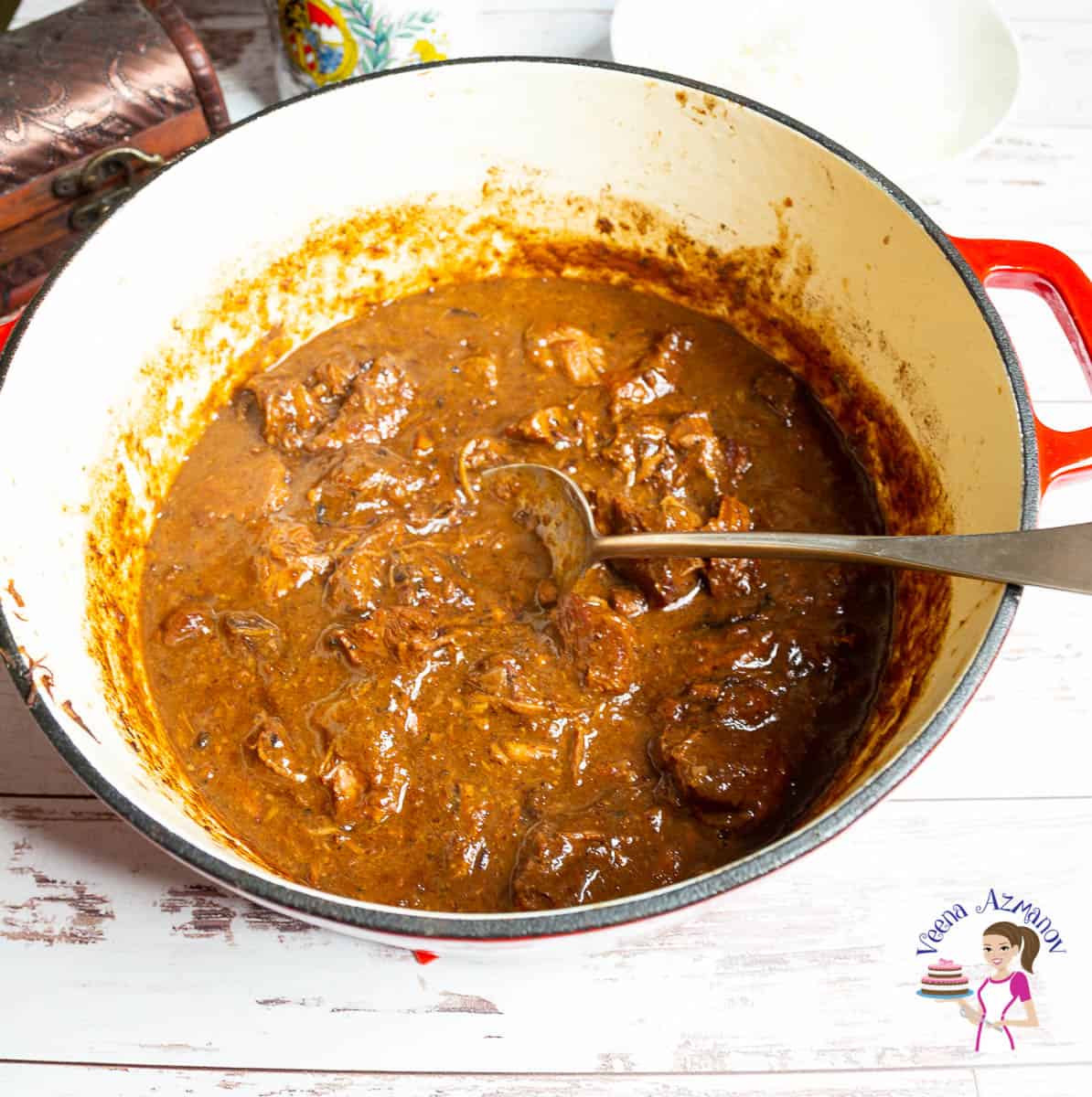 How to make beef stewed in a red wine gravy