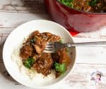 How to make beef stewed in a red wine gravy