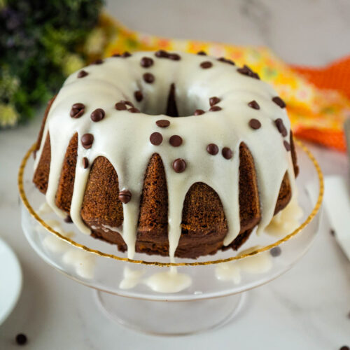 A pumpkin bundt cake on the cake stand.