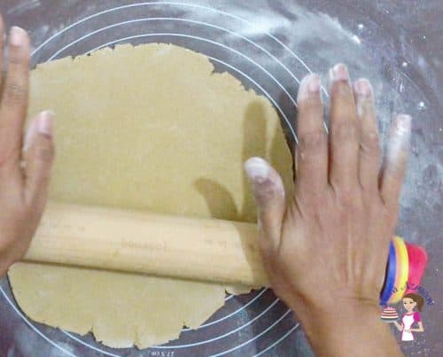 Roll the cookie dough with spacers