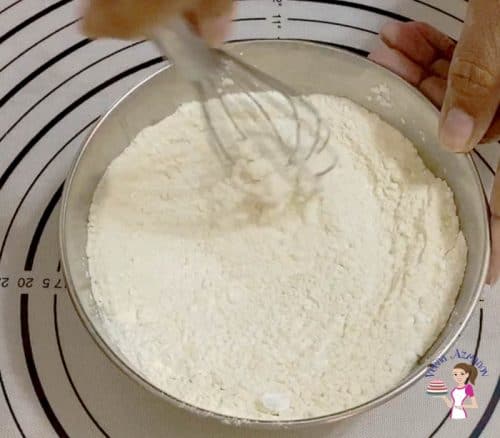 Combine dry ingredients for cookie dough