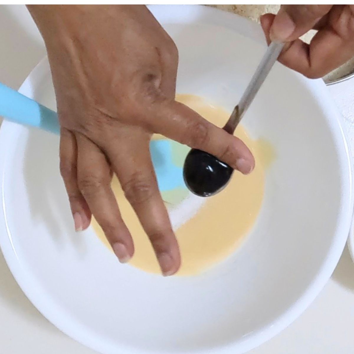 Combine vanilla and condensed milk in a bowl.