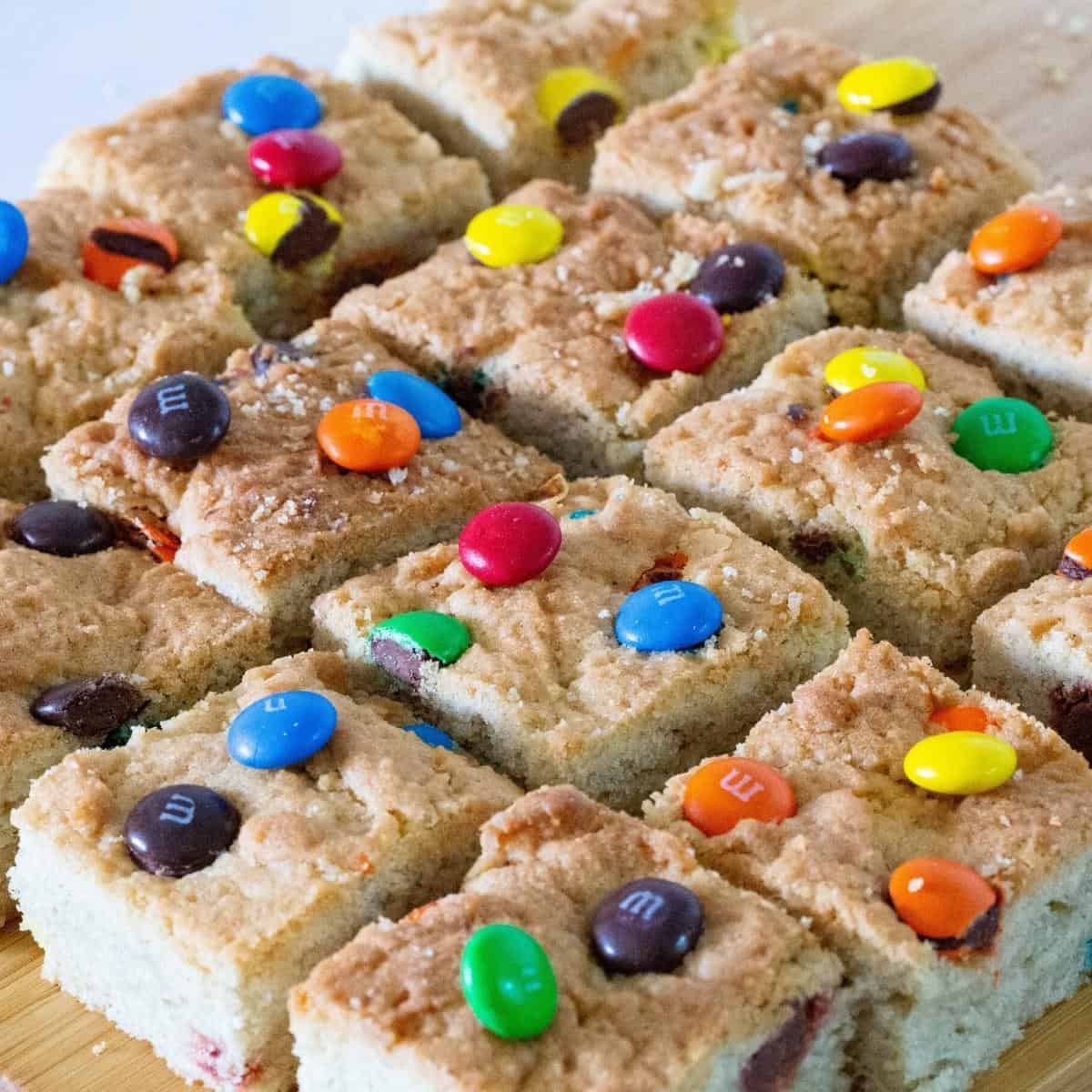 Cookie bars with M&Ms on the table.