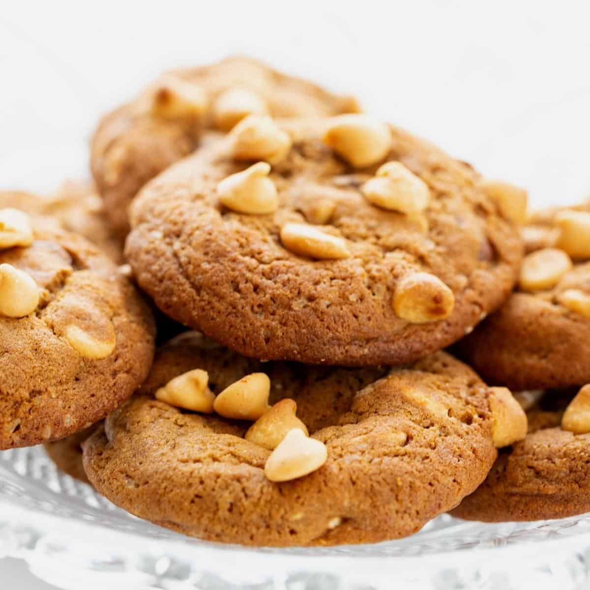 https://veenaazmanov.com/wp-content/uploads/2021/12/Peanut-Butter-Chip-Cookies9.jpg