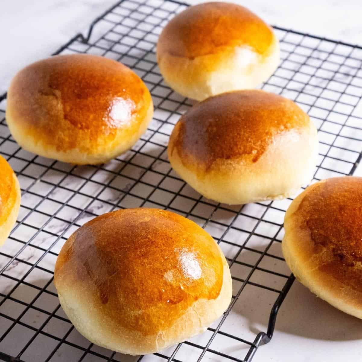 Buns on the wire rack made with sourdough.