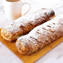Strudel dusted with powdered sugar.