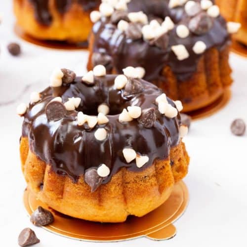Mini-Bundt-Cakes-with-