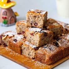 Bars with almond and cranberry.