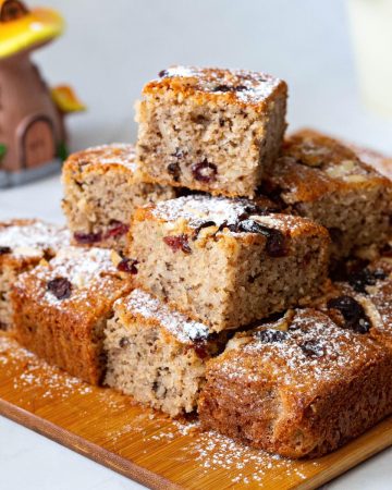 Bars with almond and cranberry.