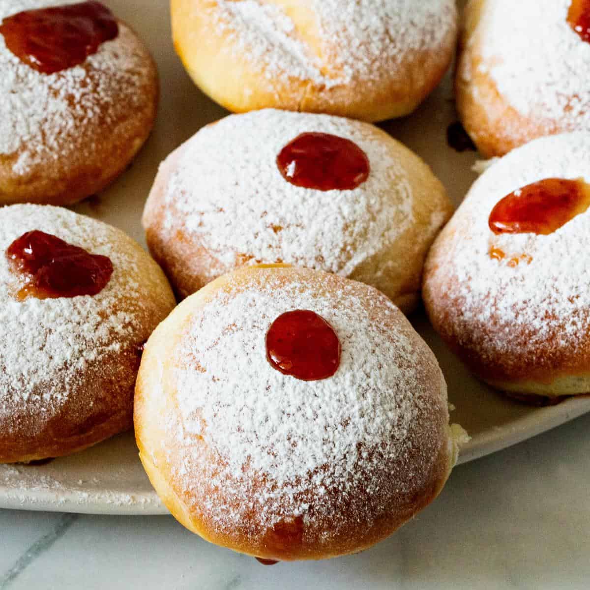 Donuts stuffed with jam on the platter.