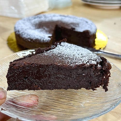 https://veenaazmanov.com/wp-content/uploads/2023/01/Easy-Chocolate-Torte-Recipe6-500x500.jpg