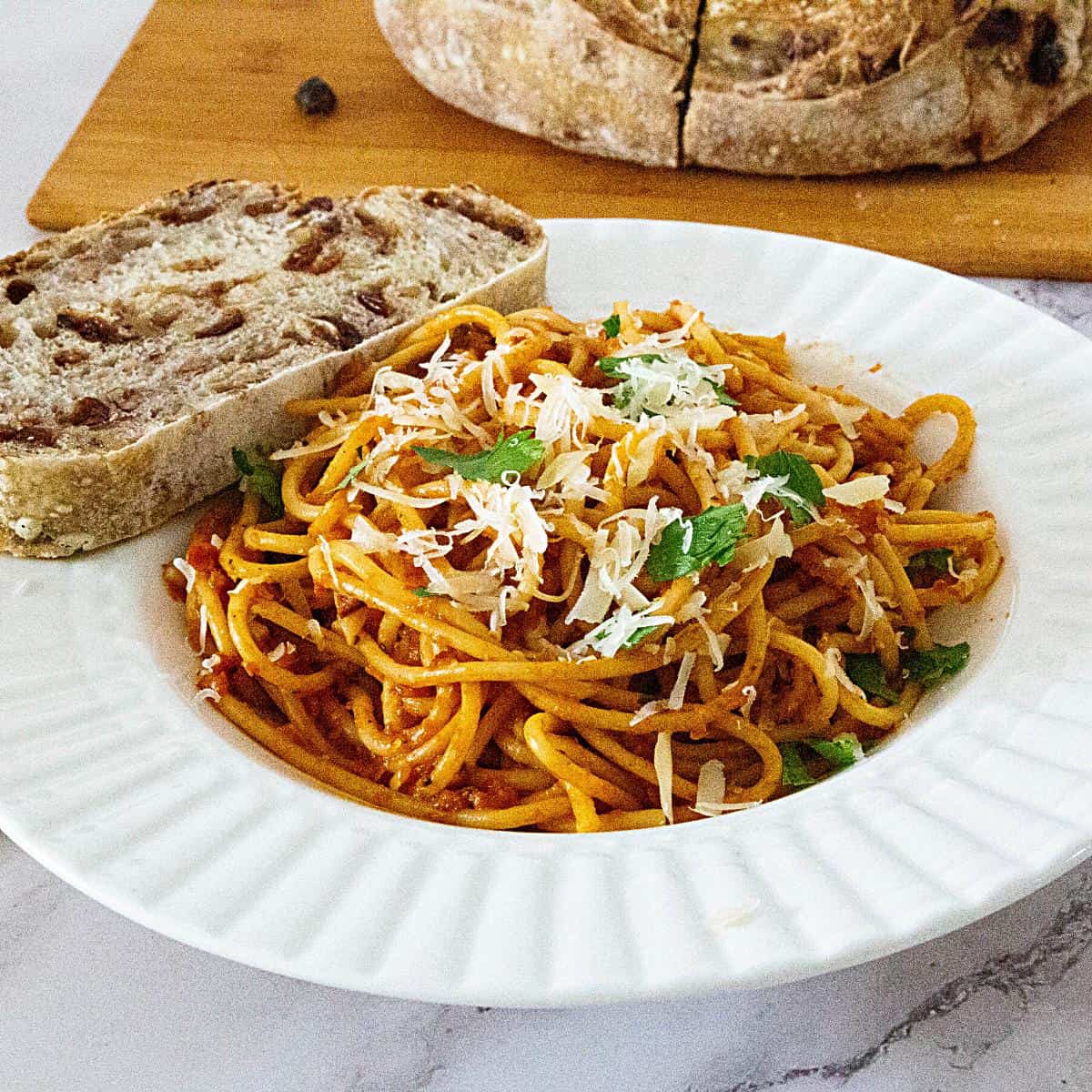 Spaghetti with tomato sauce.