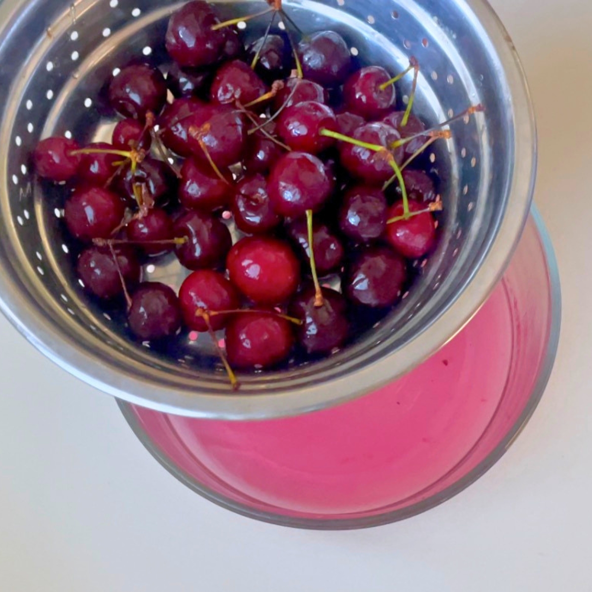 Drain the cherries from the alcohol