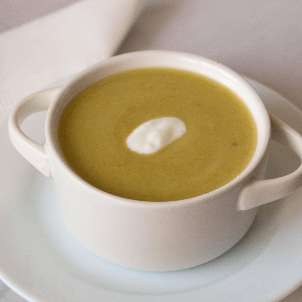 Split pea soup in a bowl.