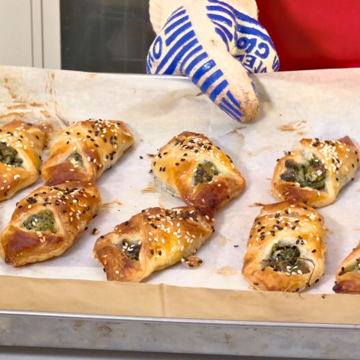 Fresh baked puff pastry appetizers on the baking tray.