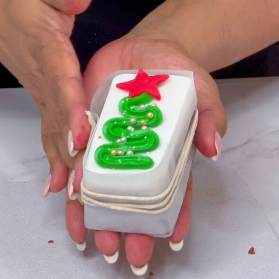 Mini Fruitcakes – Perfect Christmas Gifts with Marzipan & Fondant ...