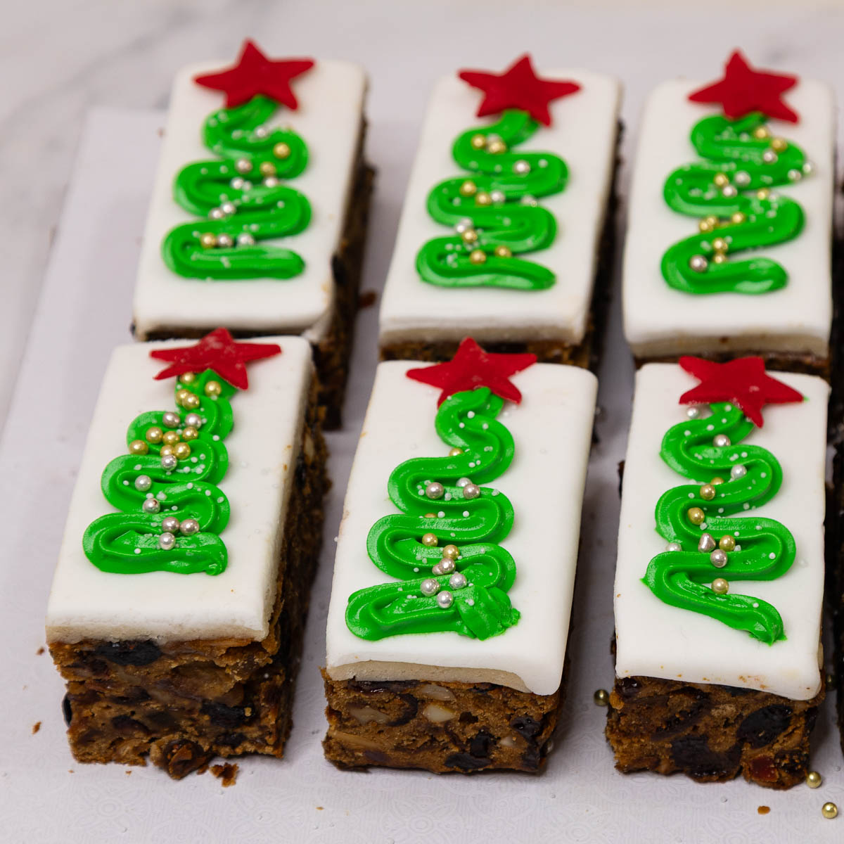 Six edible mini cakes are on the table.