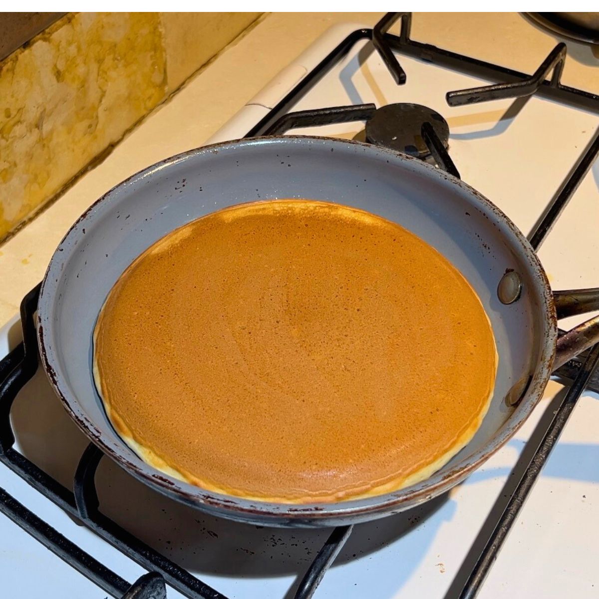 A frying pan with fluffy pancake.