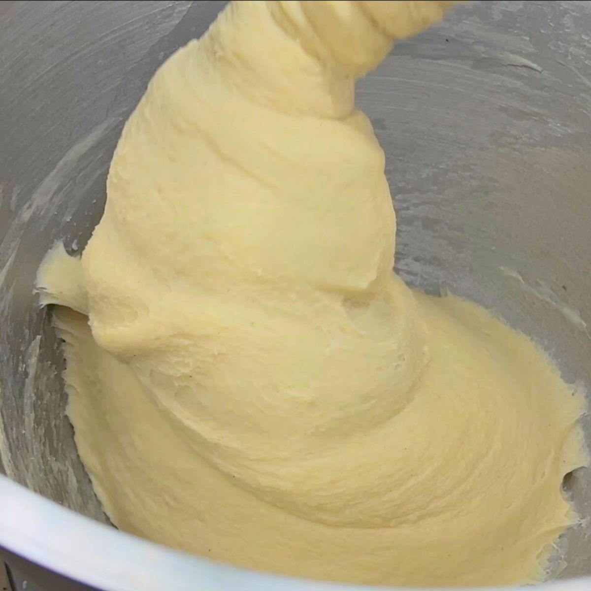 Stand mixer with kneaded dough.