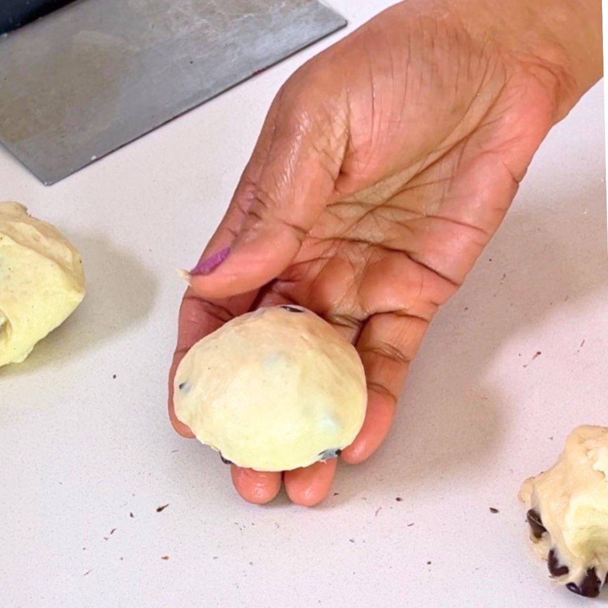 How to shape hot cross buns.
