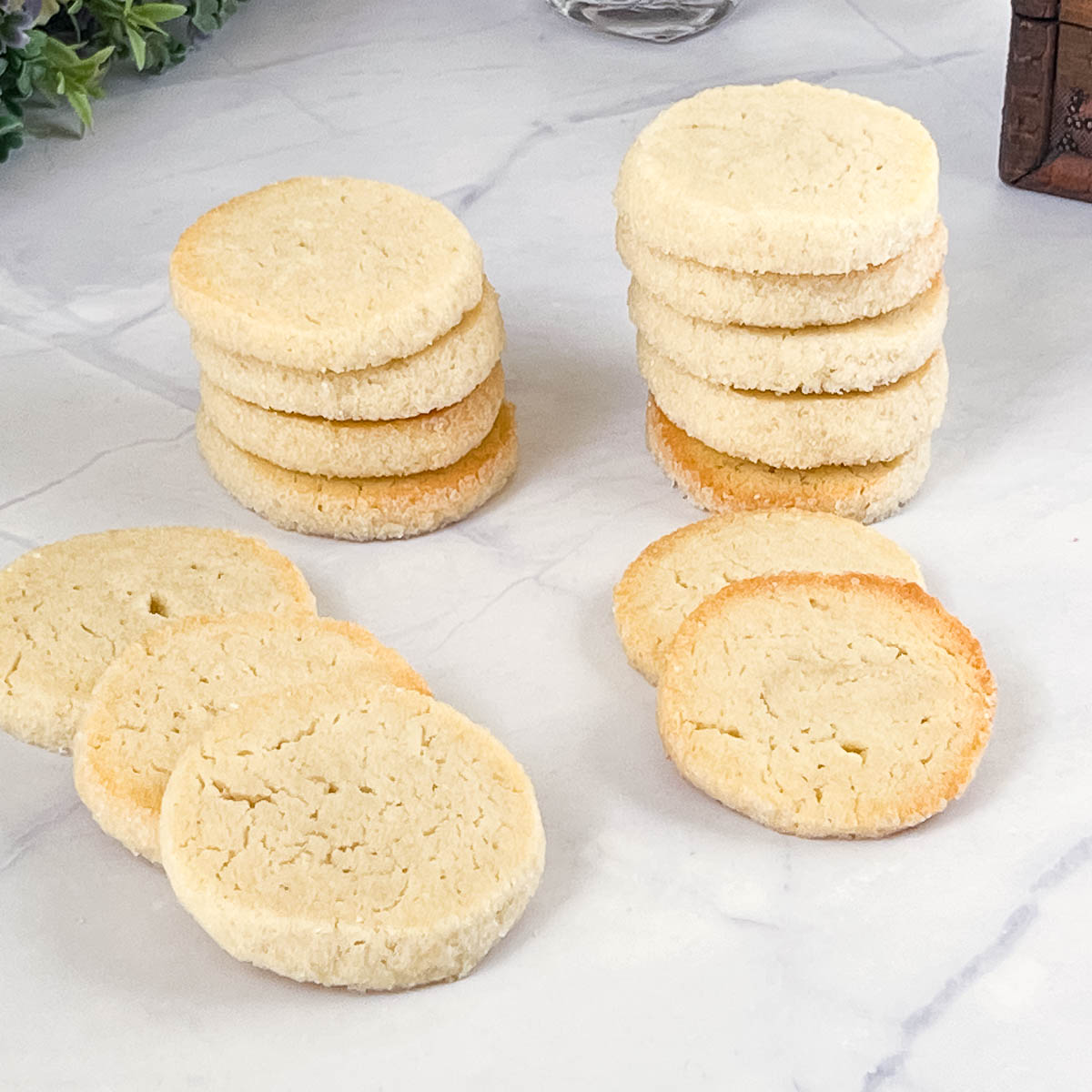 Fresh-baked cookies on the table.