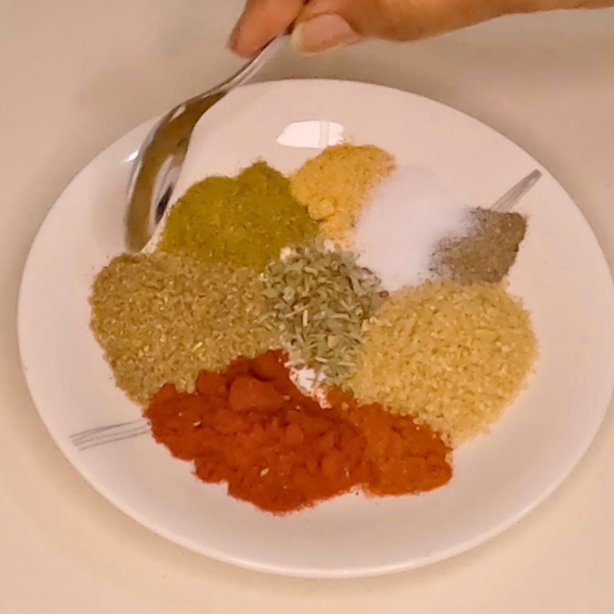 A sauce with spices for chicken.
