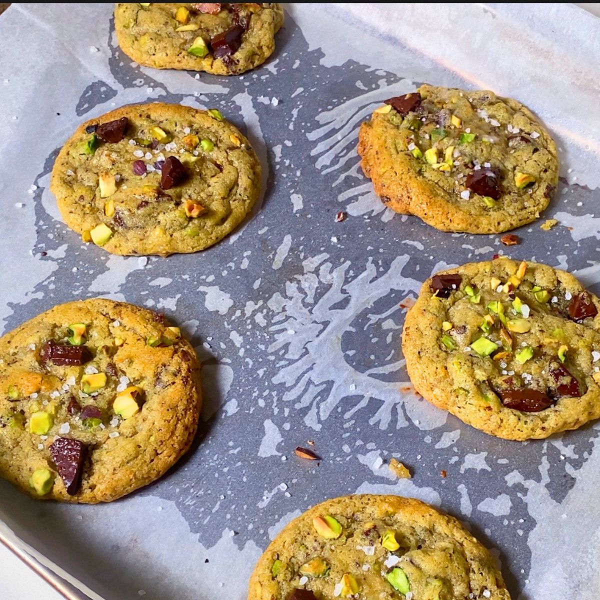 A baking tray with cookies.