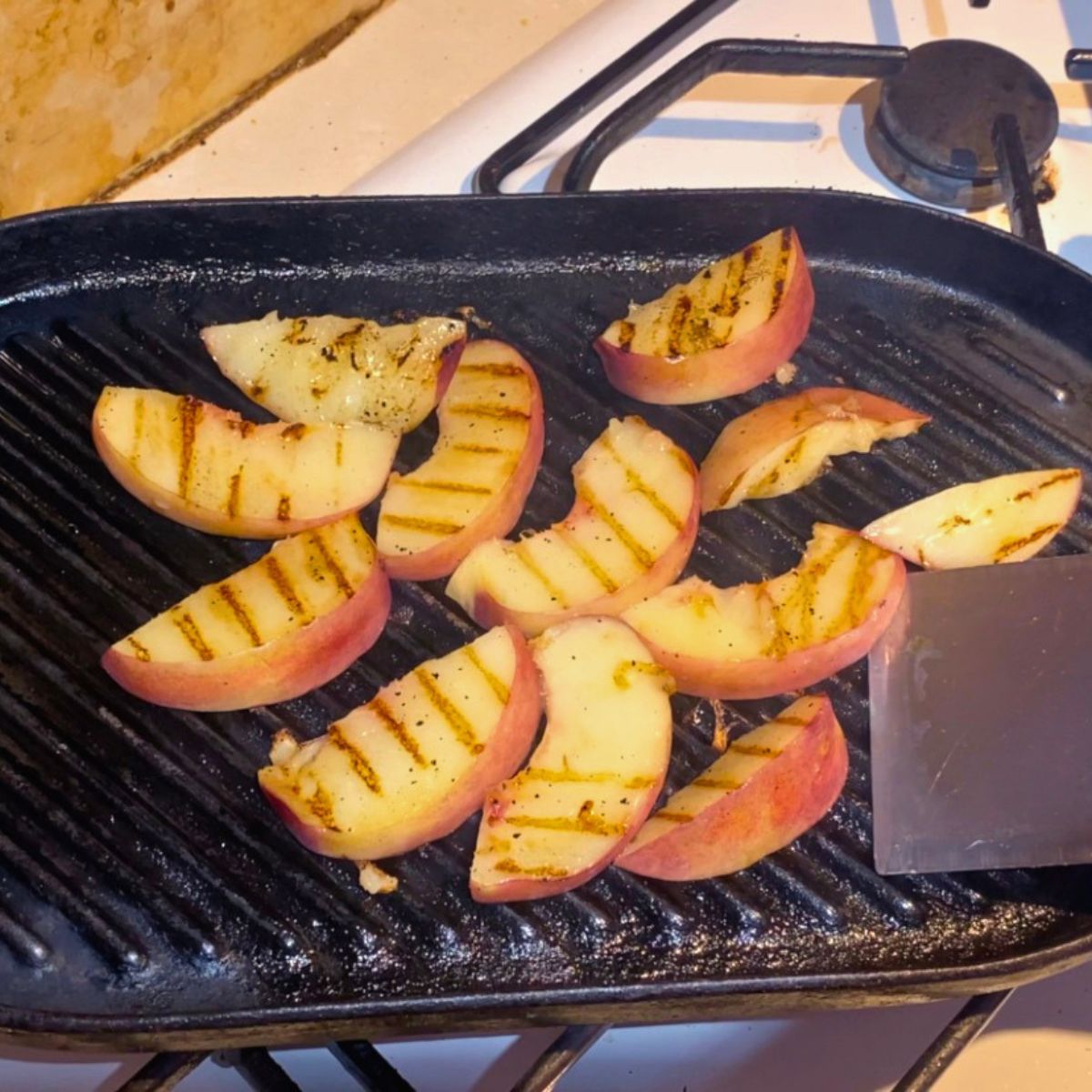 Sliced fresh peaches on the grill.